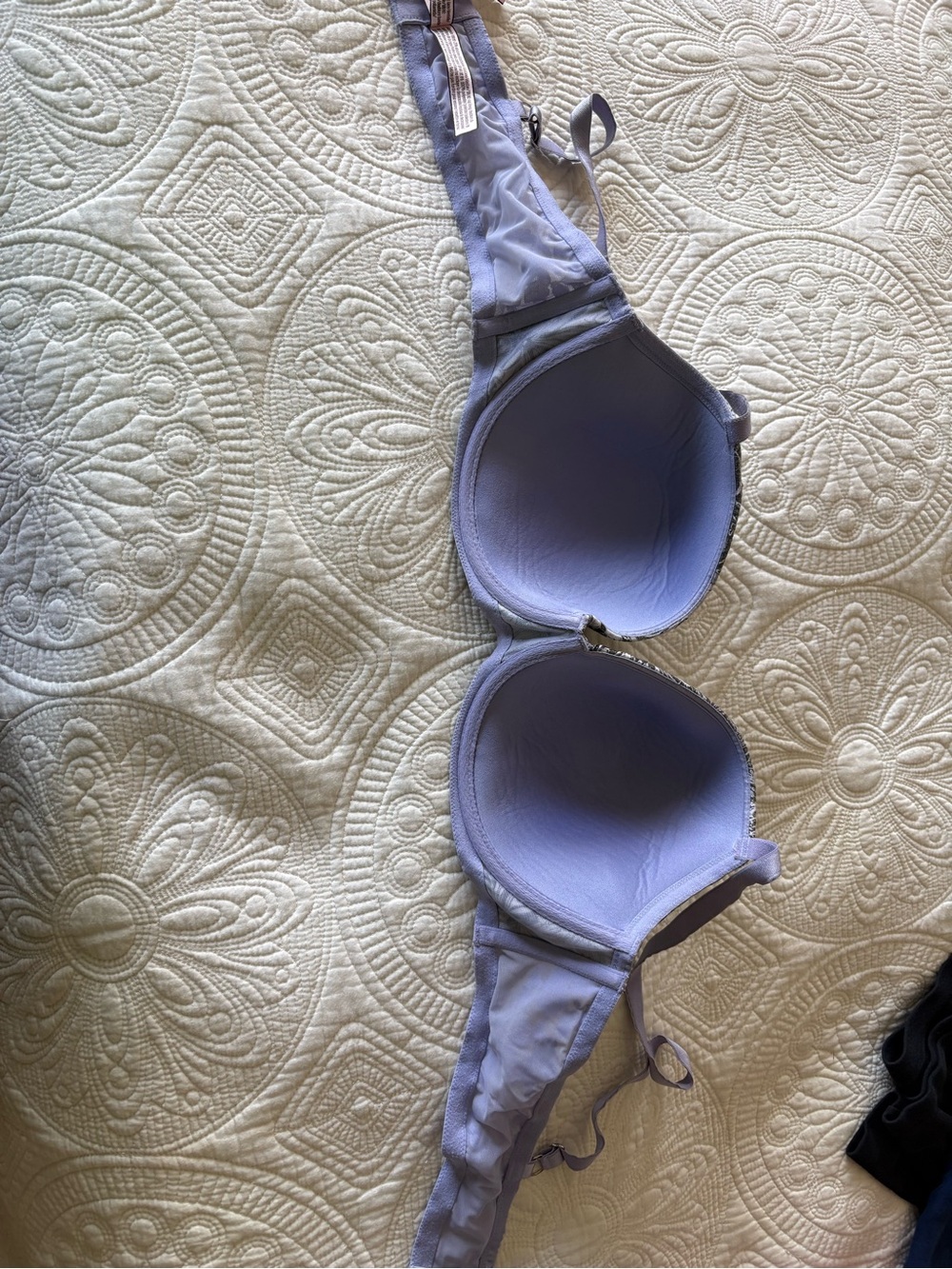 Victoria's Secret 40C Lavender and Silver Floral Lace Underwire Bra - Picture 6 of 6